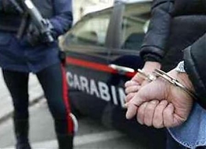carabinieri, alba adriatica, arresto, schiaffi