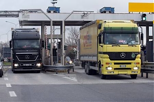 clandestini, camion, autostrada, tortoreto