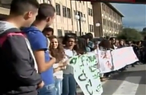 pescara, scuola, studenti, tagli, protesta, insegnanti, flash mob