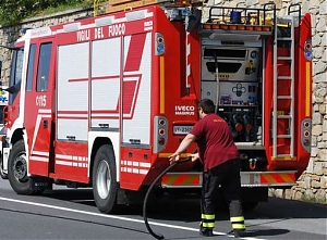 fuoco, vigili, pineto, suicidio