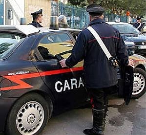 carabinieri, outlet, abiti