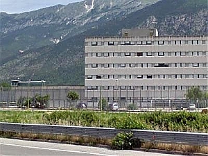 sulmona, poliziotto, internato
