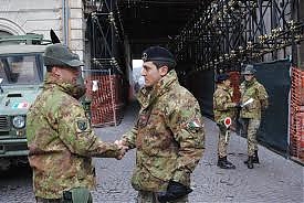 l'aquila, piazza duomo, afghanista