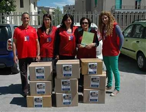 pescara, fotonotizia, colletta libro