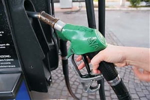 furto, benzina, spoltore, ladri, distributore, benzinaio