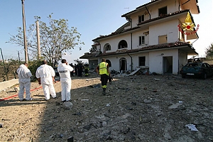 pescara, vigili del fuoco, città sant'angelo, esplosione, villa cipressi