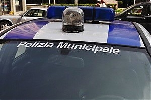 pescara, mascia, polizia municipale, rumeni, piazza primo maggio