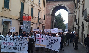 abruzzo, petrolio, protesta, movimento 5 stelle, manifestazione