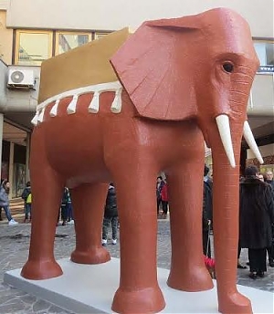 pescara, piazza salotto, elefante