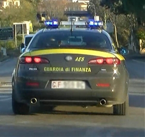 chieti, guardia di finanza, articoli natalizi