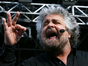 napolitano, beppe grillo, cossiga