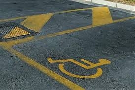 disabili, parcheggi, carrozzine determinate