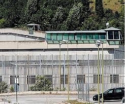 sulmona, aggressione, detenuto, medico