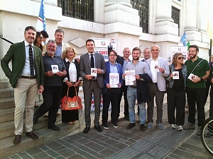 pescara, tasse, centrodestra, manifestazione